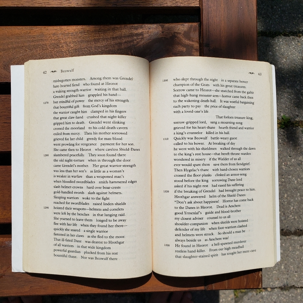Book | Beowolf - Picture 4 of 4